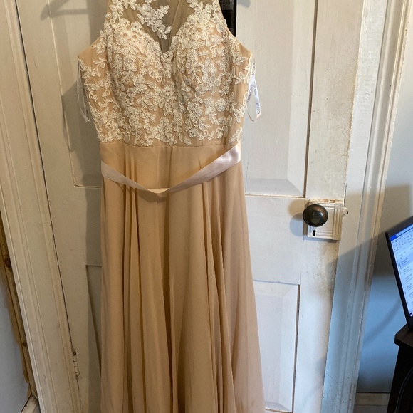 Bridesmaid / Prom Dress - Picture 1 of 2